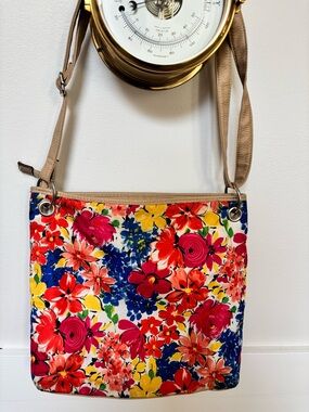 Women’s Floral Crossbody Bag 2 external zippers very spacious, measures 35x32